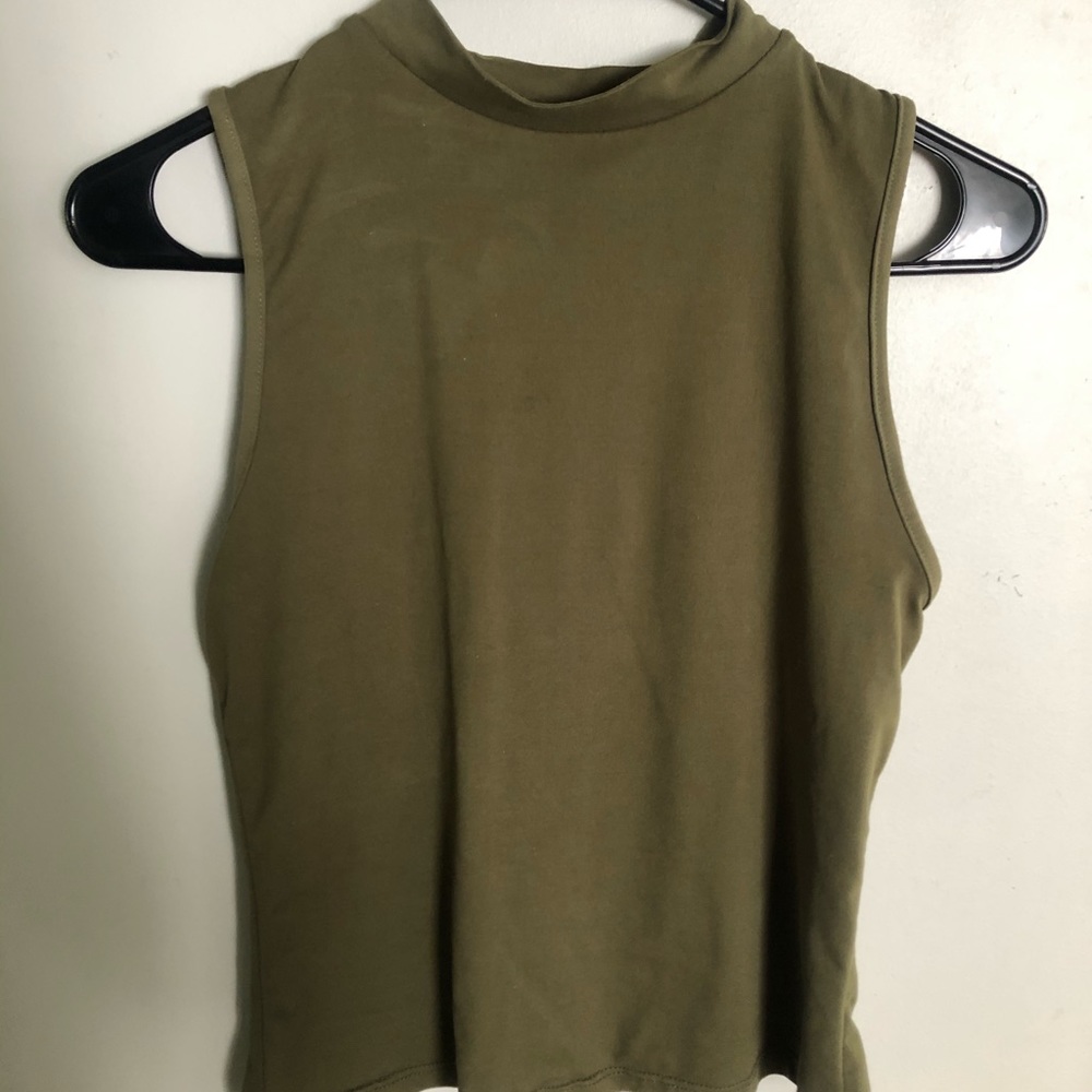Green cropped top